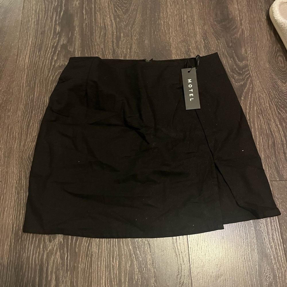 MOTEL | Black Split Hem Mini | size M
